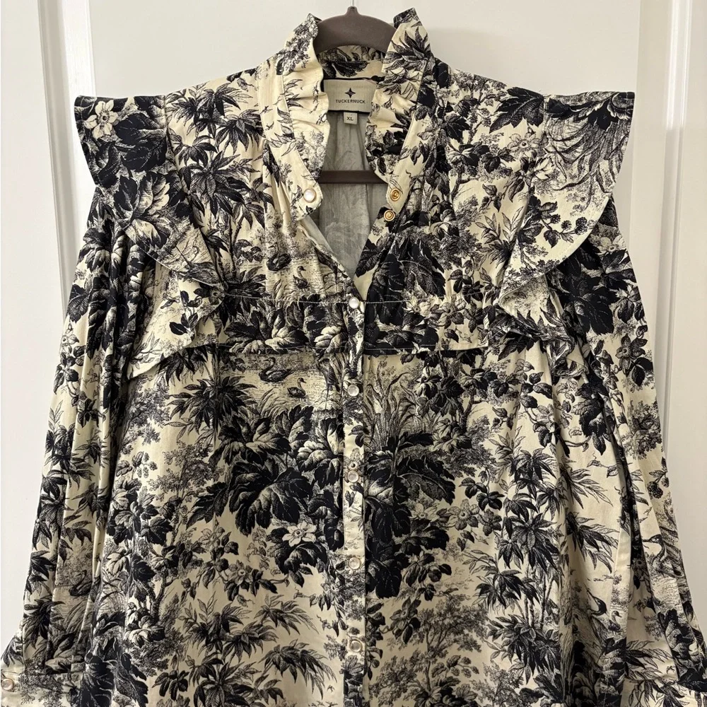 Tuckernuck Winnie Blouse black floral - Picture 2 of 5